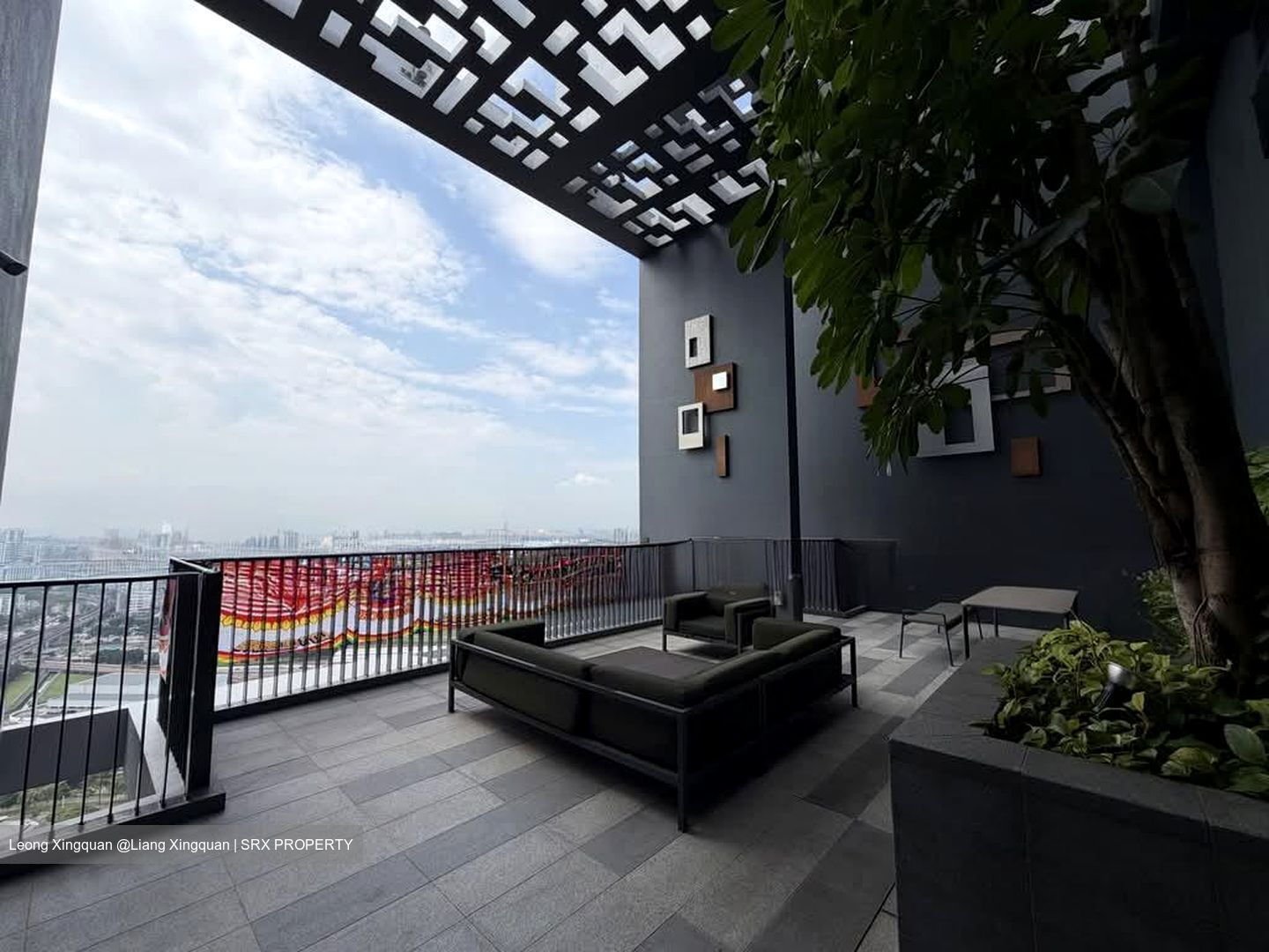 Sky Vue (D20), Condominium #588228541